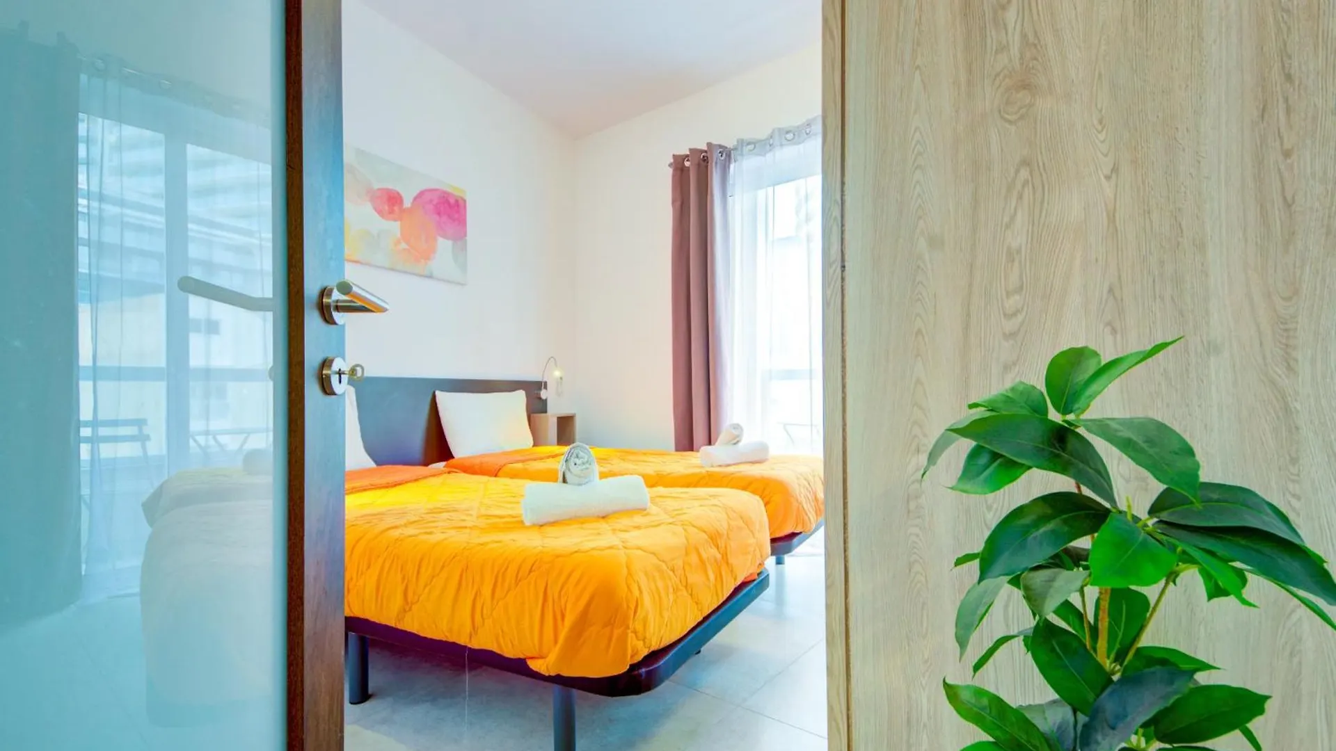 Amazing Location In St Julian'S, Paceville 2 Bedroom, With Balcony By Vaganza Saint Julian's Malta