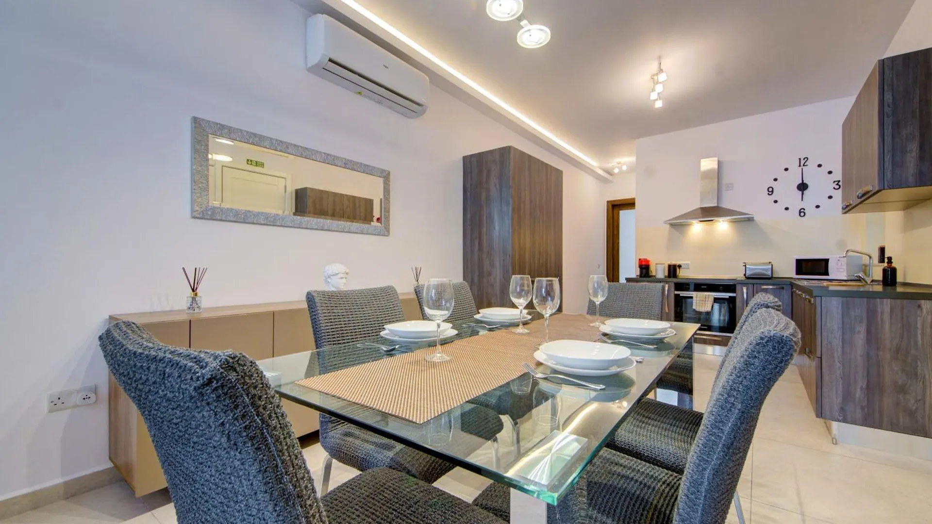 Amazing Location In St Julian'S, Paceville 2 Bedroom, With Balcony By Vaganza Saint Julian's 0*,  Malta