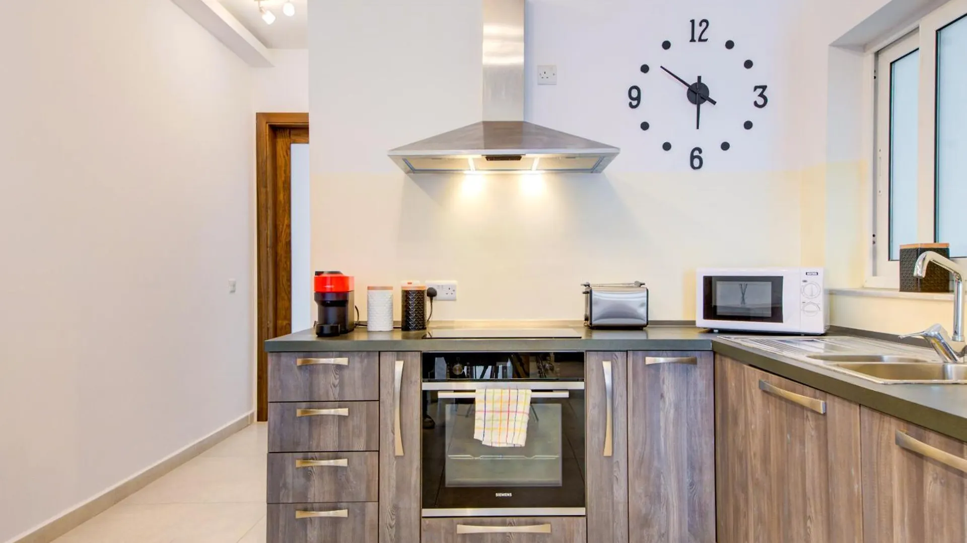 Apartment Amazing Location In St Julian'S, Paceville 2 Bedroom, With Balcony By Vaganza Saint Julian's
