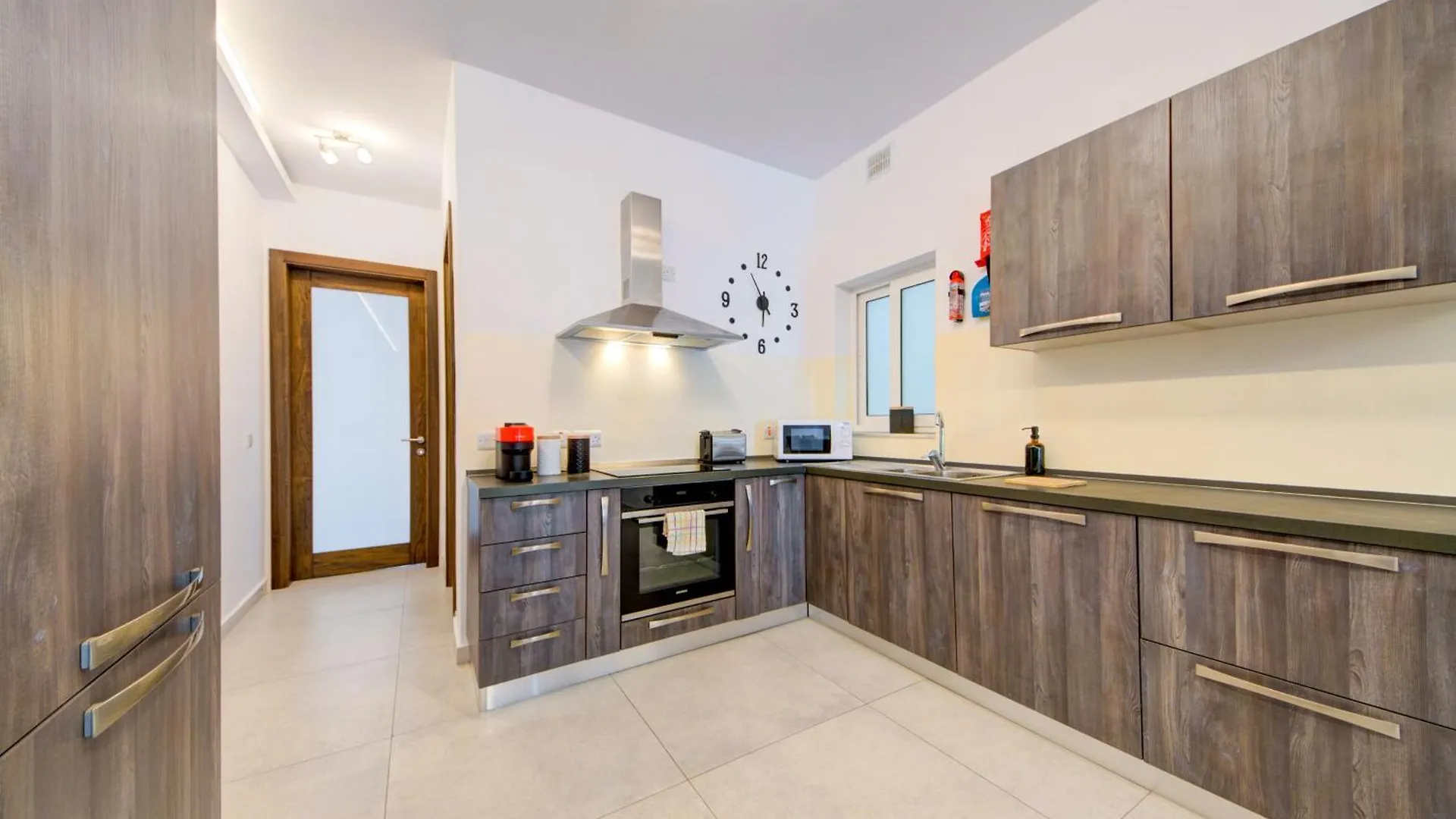 Amazing Location In St Julian'S, Paceville 2 Bedroom, With Balcony By Vaganza Saint Julian's Apartment